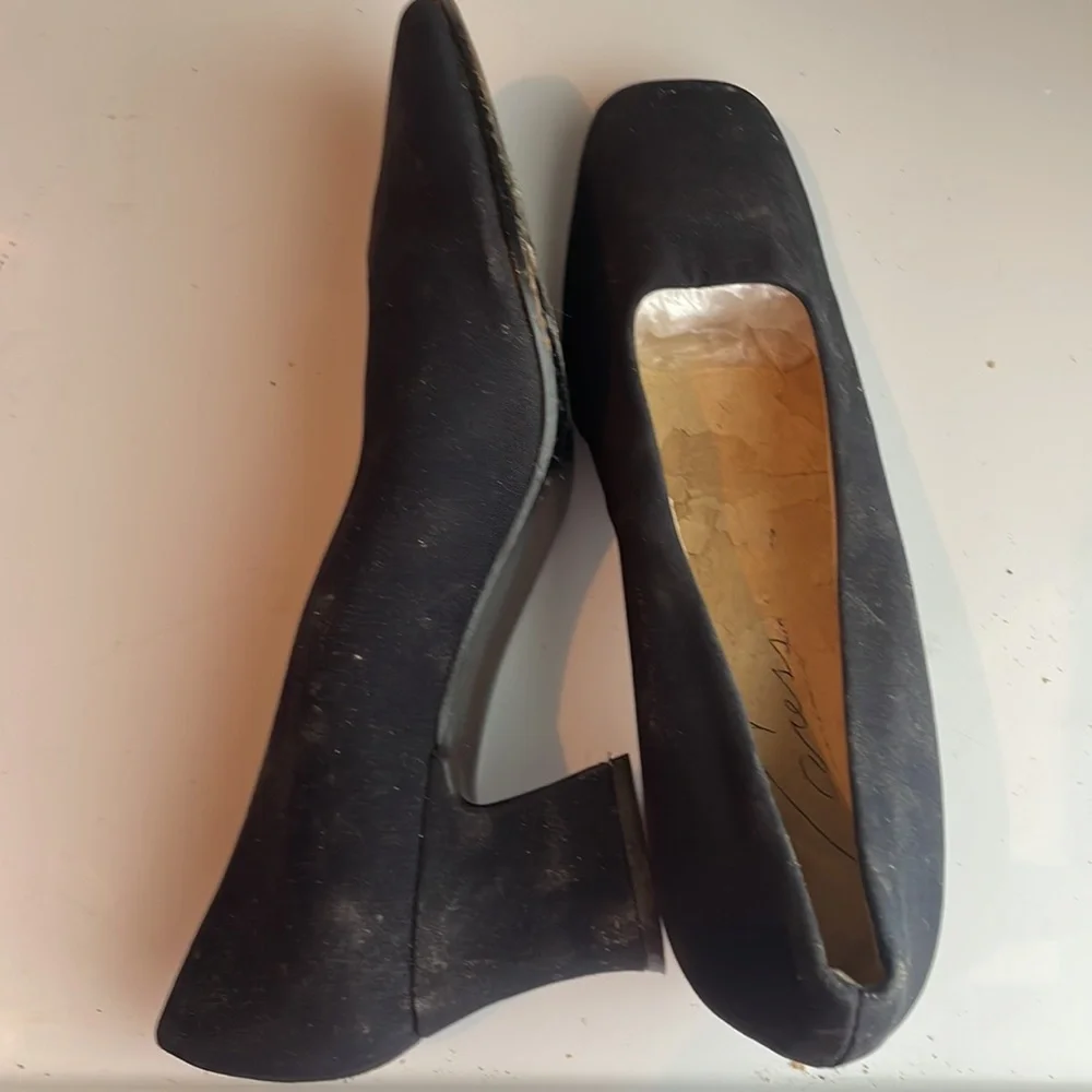 Vintage 1990’s Carissa Heels navy pumps size 7 1/2